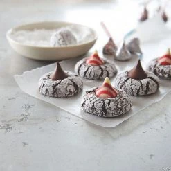 HERSHEY'S KISSES Milk Chocolates, Green, 66.7 oz -Candy&Snacks Official Shop hersheys kisses milk chocolates green 66 7 oz13966377 a02 1