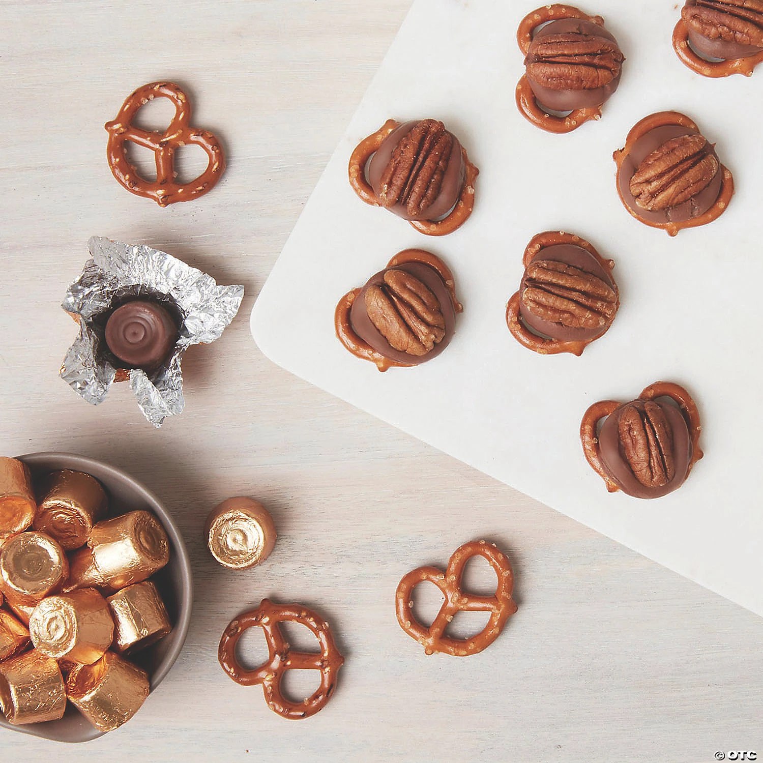 ROLO Chewy Caramels in Milk Chocolate, 66.7 oz 6 ROLO Chewy Caramels in Milk Chocolate, 66.7 oz - Image 4